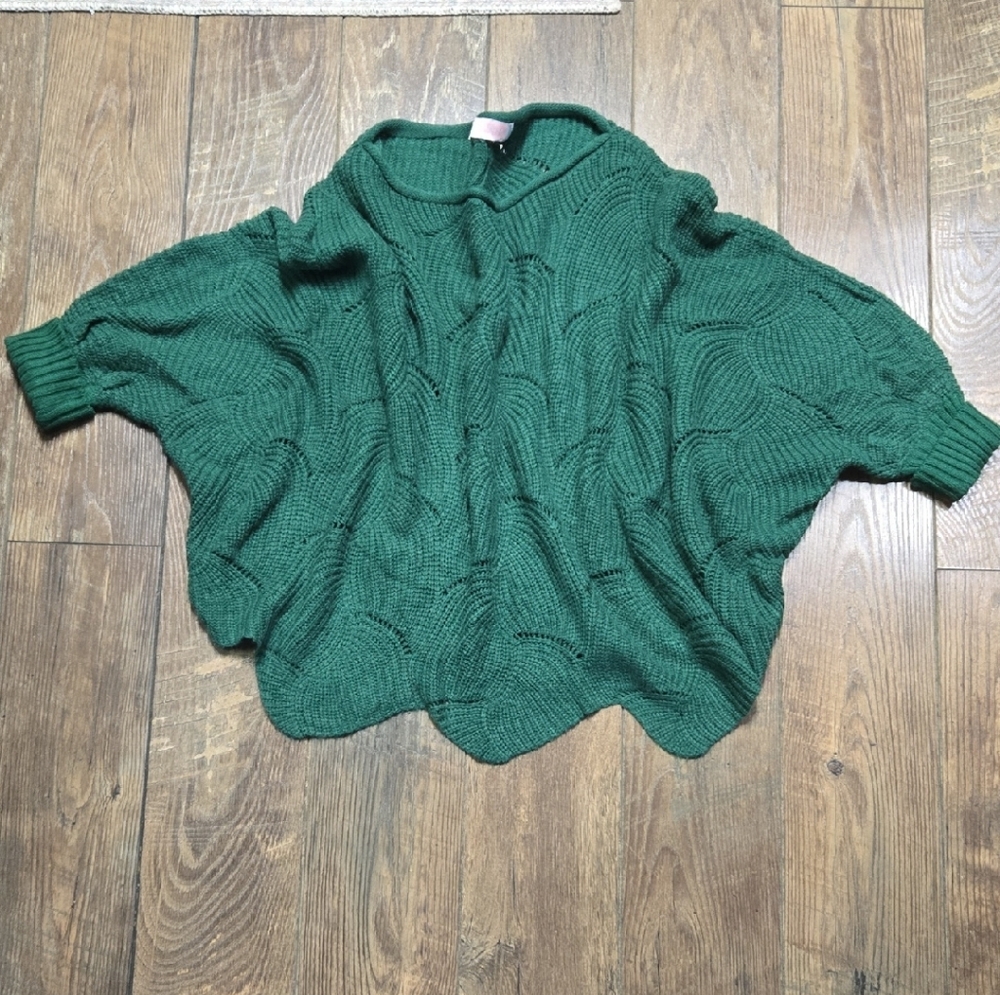 Elegant Green Women's Batwing, Scalloped Hem Sweater
